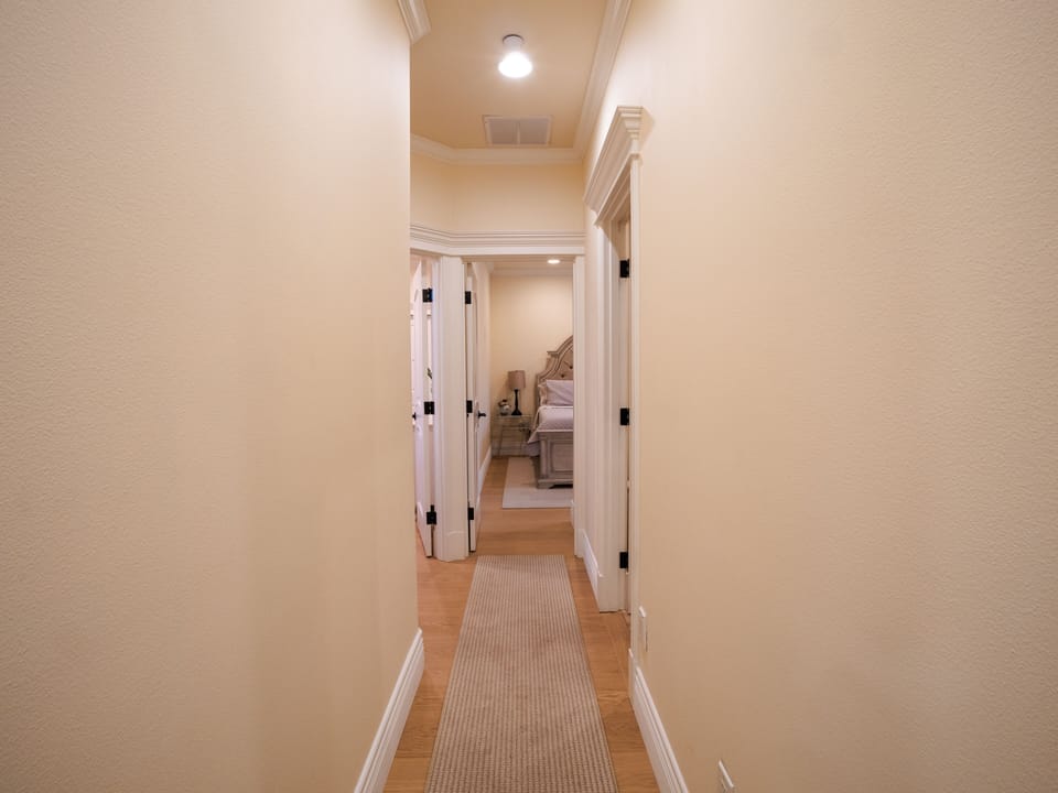 Hallway view taking you back to the bedroom areas.