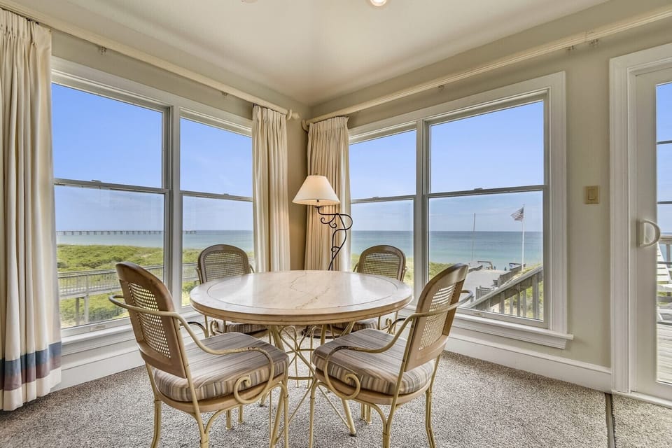 Wildye Breakfast Area/Game Table