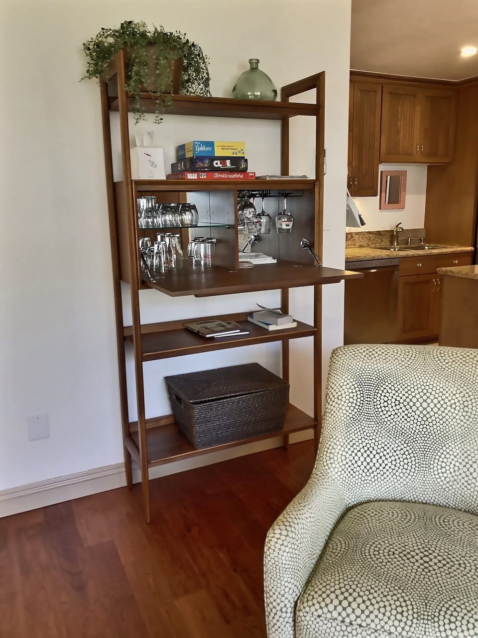 Folding bar