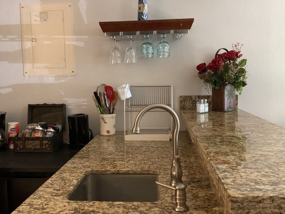 GRANITE COUNTER TOP WITH LOTS OF SPACE