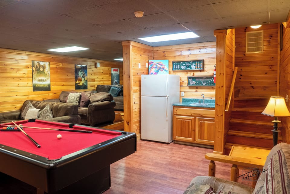 Game Room with Pool Table, Refrigerator, Movie Room, Arcades