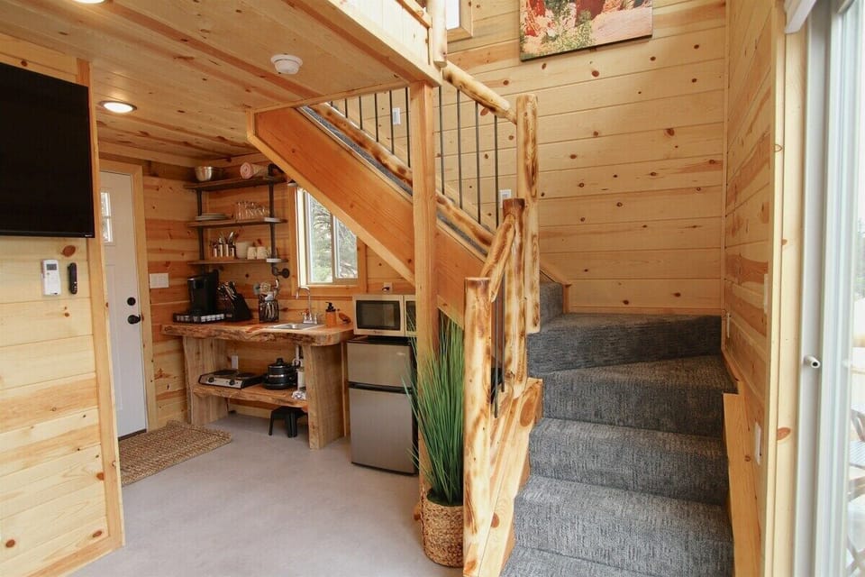 Flatscreen tv both upstairs and downstairs