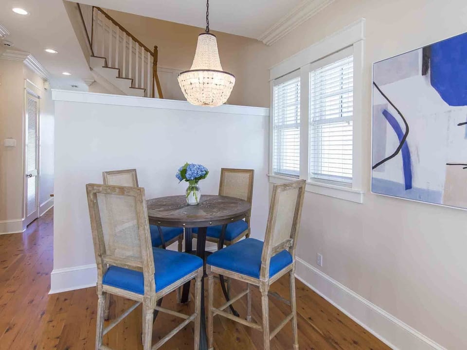 Breakfast Nook - Seating for Four