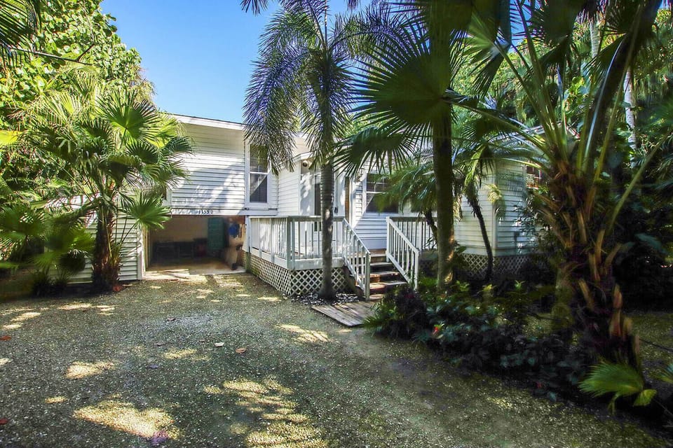 Island Girl Ext Front