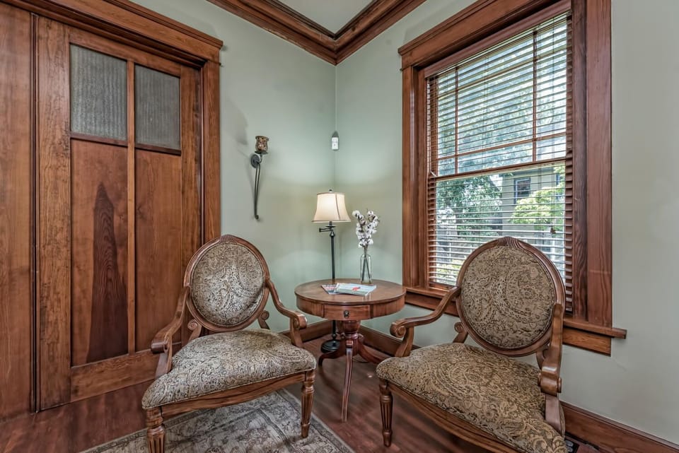 The living room has many comfortable chairs perfect for relaxing and chatting. 