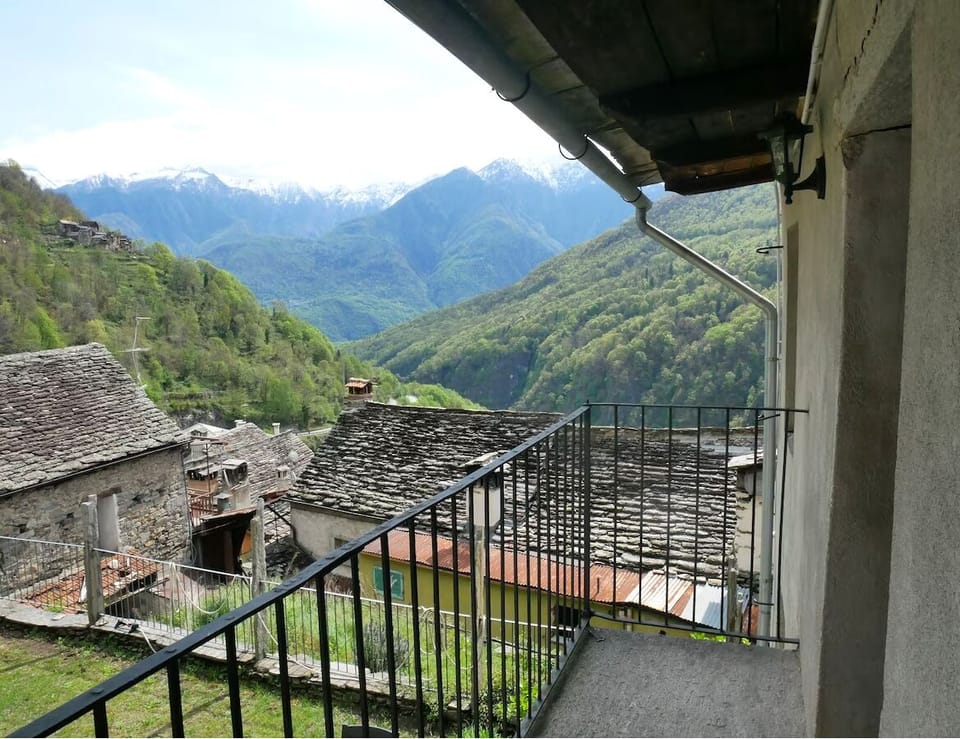 Bedroom 5 Balcony with wonderful mountain views