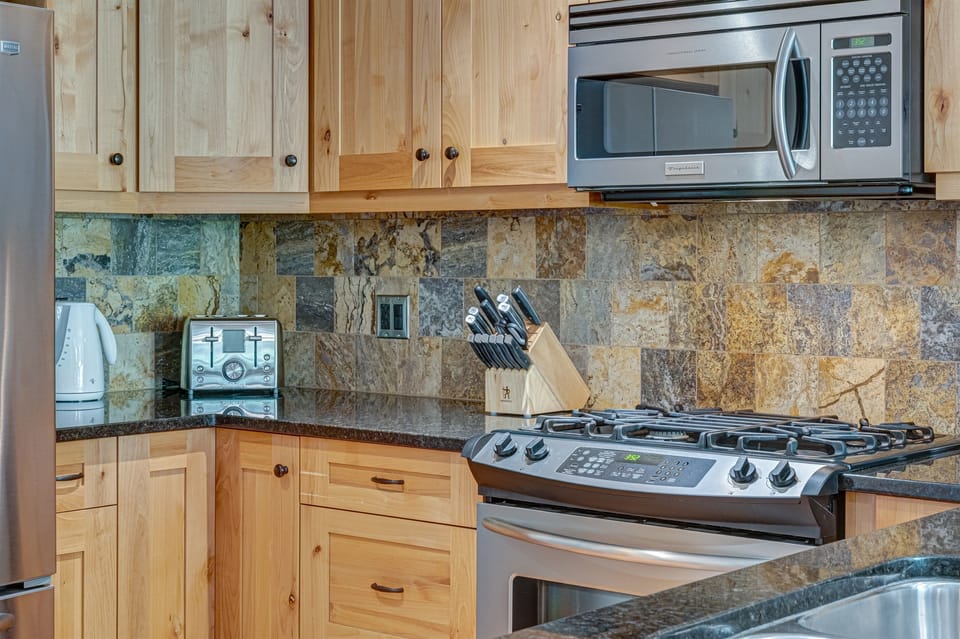 Natural gas stove and oven