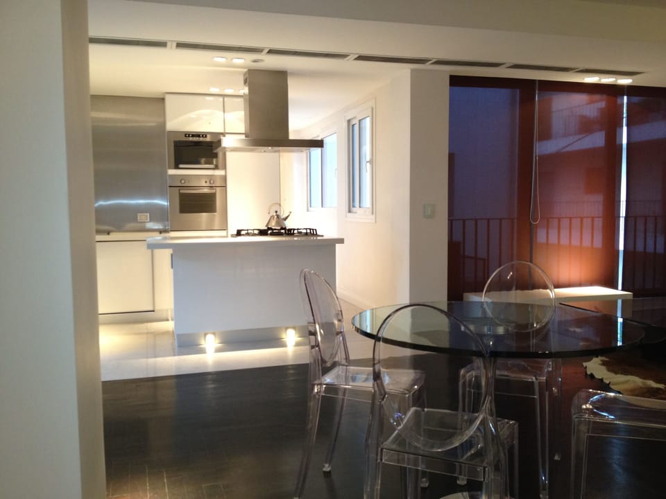 DINING TABLE - KITCHEN