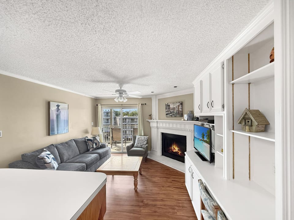 Living Room w/Bar