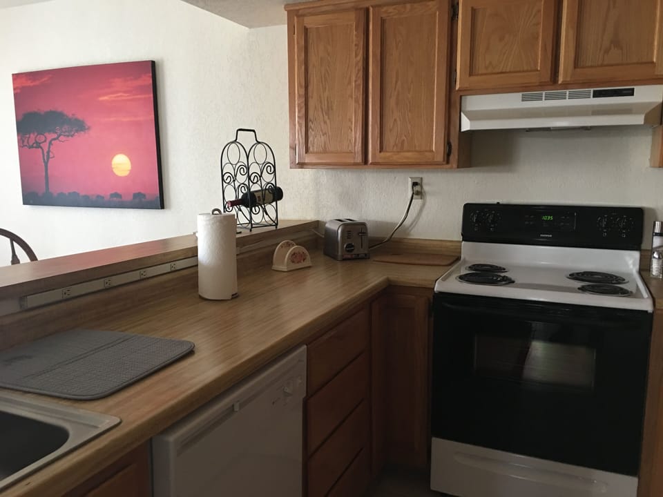 great kitchen to prepare food and visit at the same time