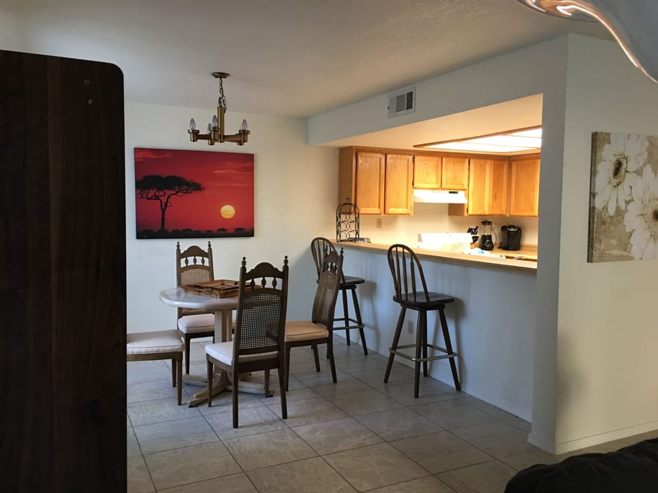 Dining area, open to kitchen