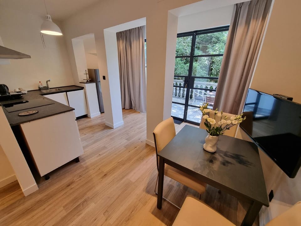 living room, kitchen