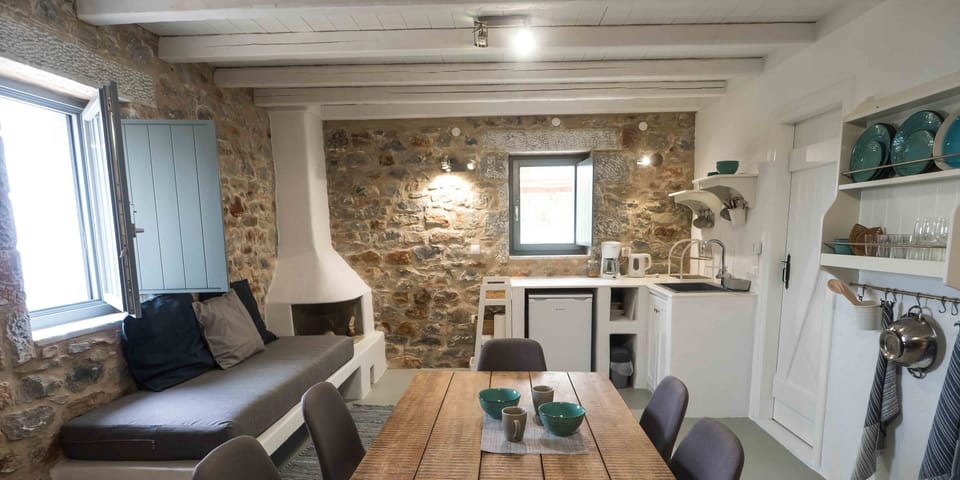 Ground suite: living room