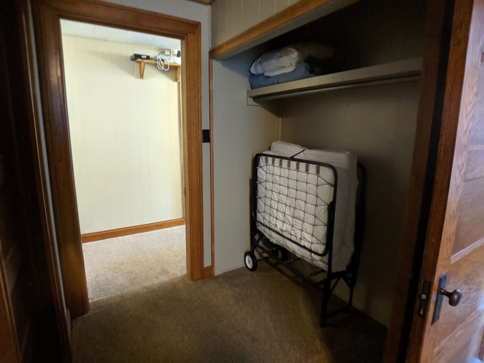 Spacious full bathroom 2