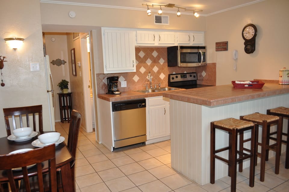 Additional counter and bar area