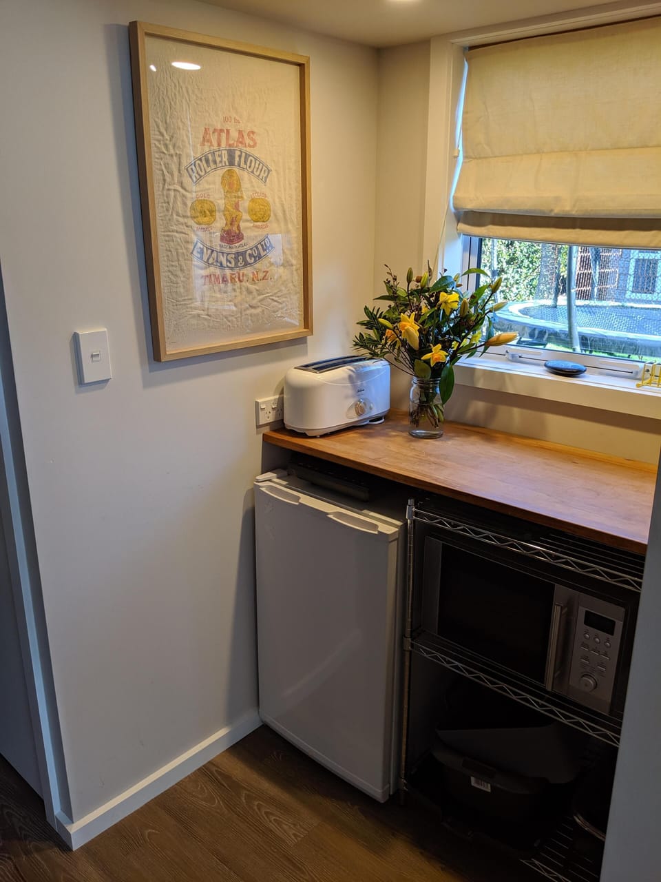 Kitchenette left