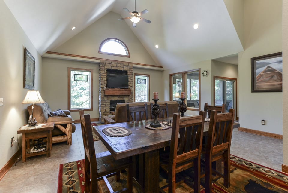 Open Living Area - Make Lake Side Lodge Your Home Away From Home
