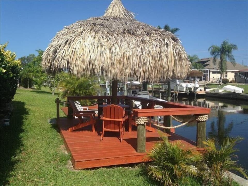 Tiki hut