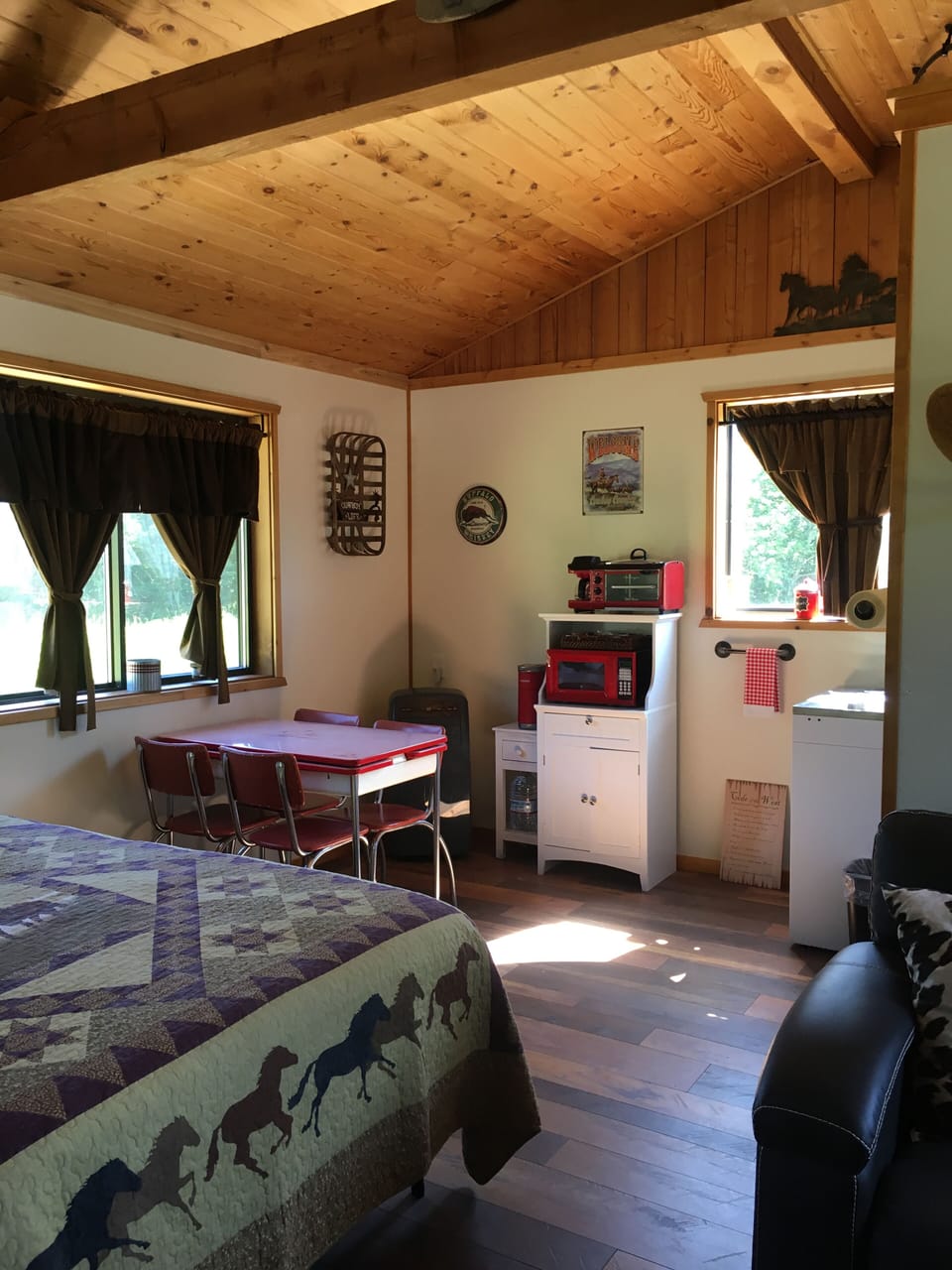Dining area and Kitchenette