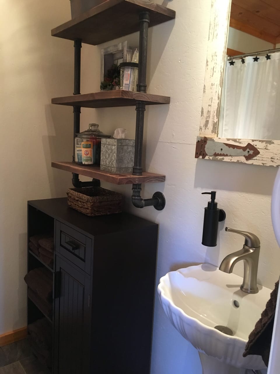 Sink & storage - hairdryer & misc. toiletries 