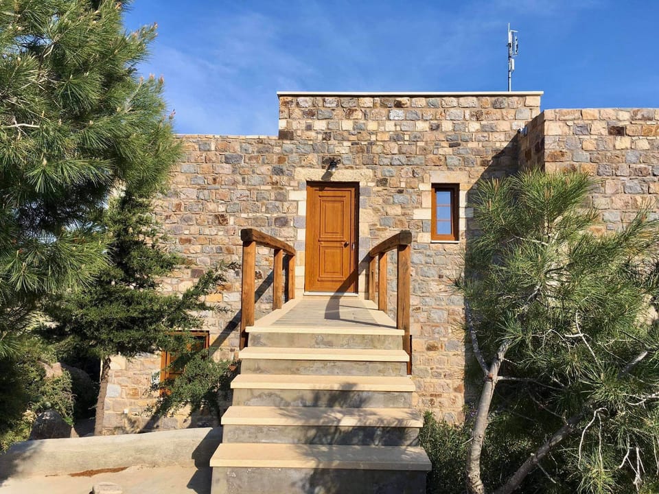 entrance of quadruple apartment