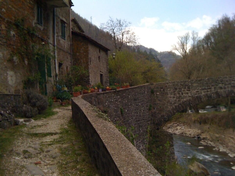 Biagioni's ancient bridge between Tuscany & Emilia