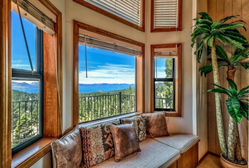 Bay window seating in dining room.