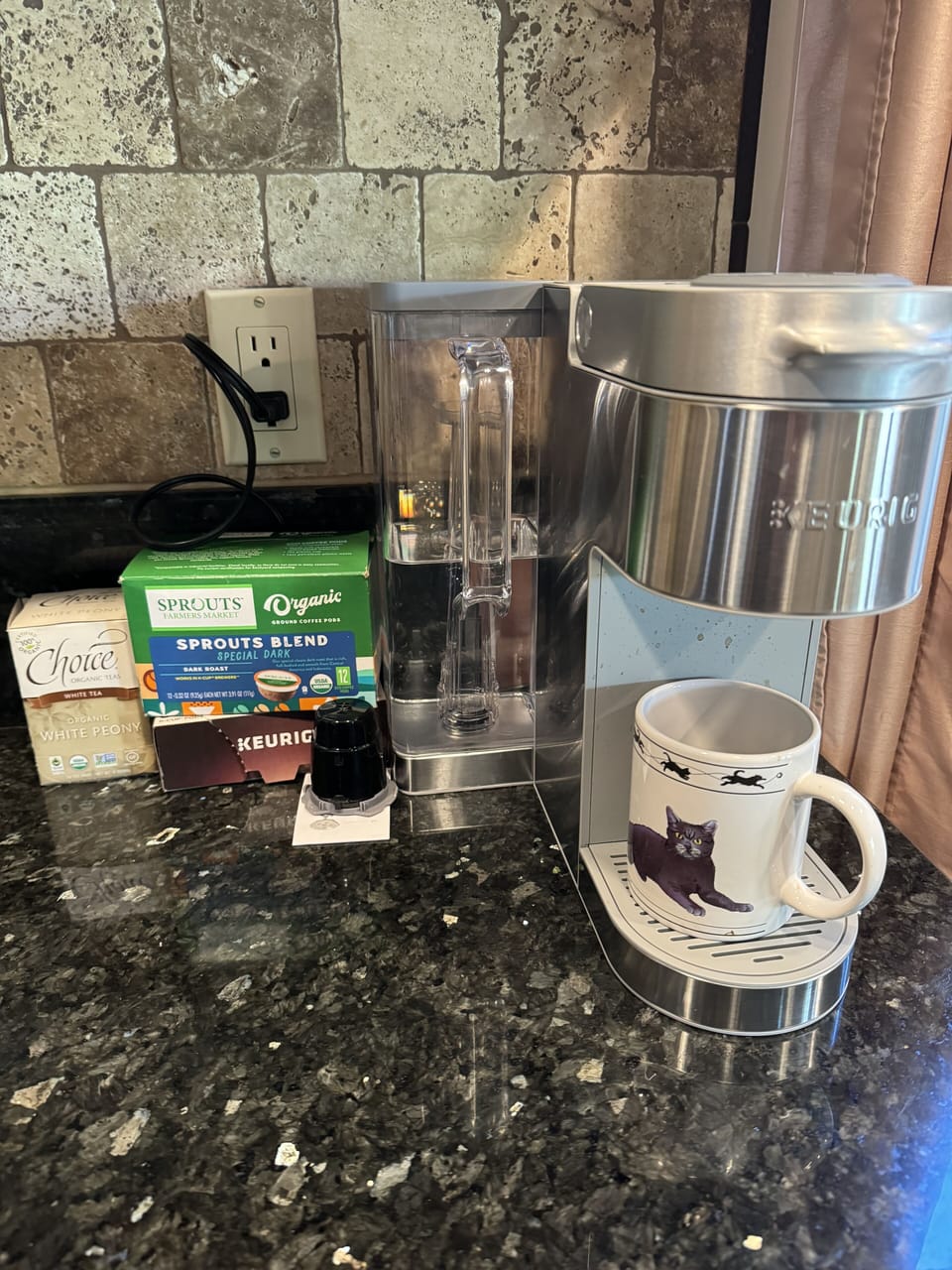 Kurig coffee making machine with assorted coffee pods
