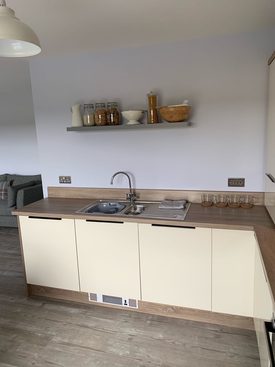 Hidden dishwasher and washer / dryer 