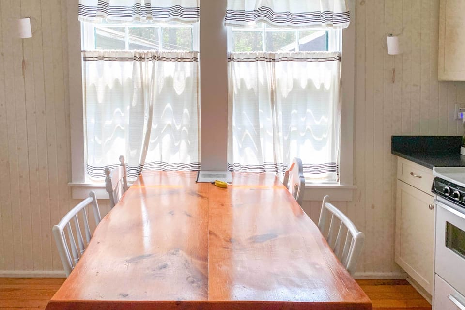 Dining Area | Dishes & Flatware Provided