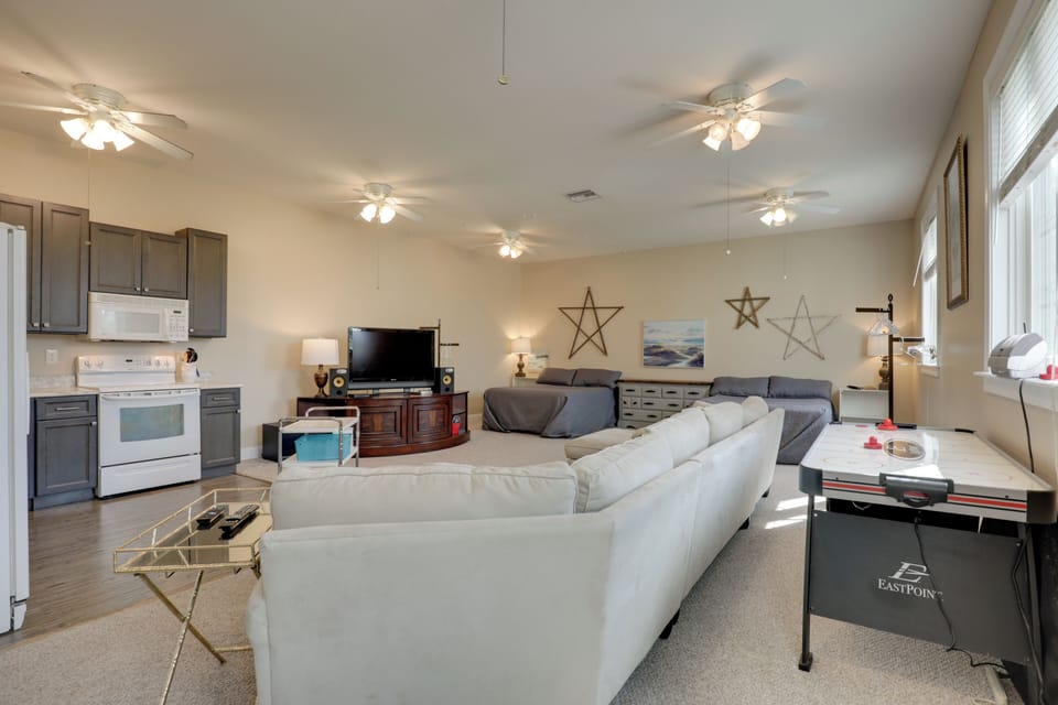 Studio | Free WiFi | Central A/C | Cable TV