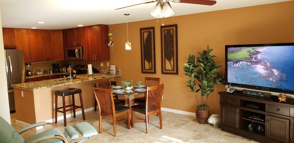 Dining in for 4 or casual bar seating for 2