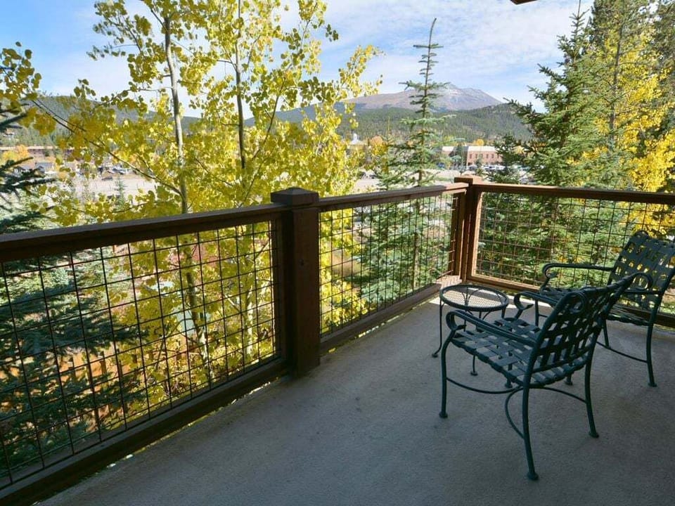 Mountain Thunder Lodge Balcony
