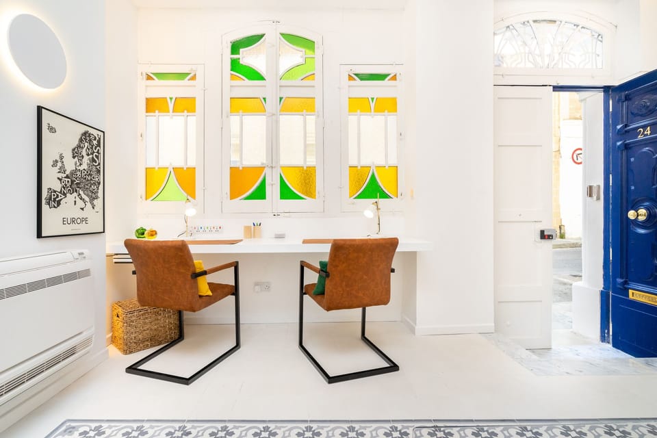 The office zone with 2 workspaces has super fast wifi, HP laser printer etc.