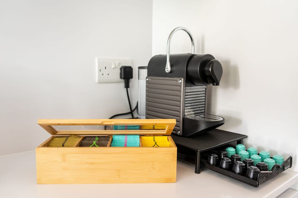 Nespresso, English Breakfast & a range of herbal teas await. 