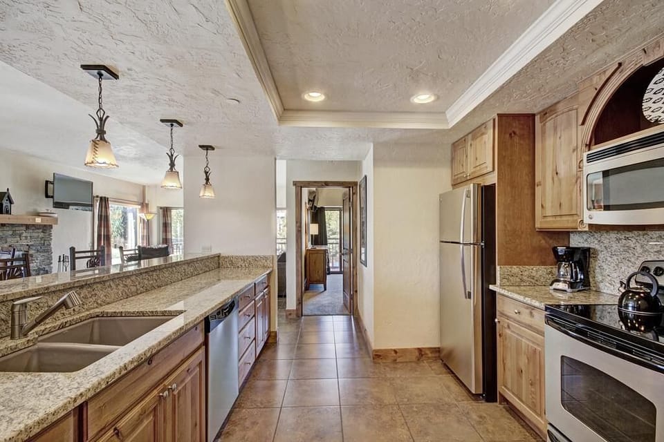 The Village at Breckenridge 3 bedroom unit kitchen