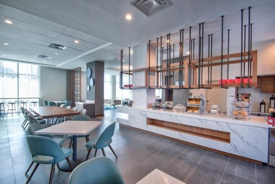 24/7 front desk where you can keep your luggage before check in and after check out.