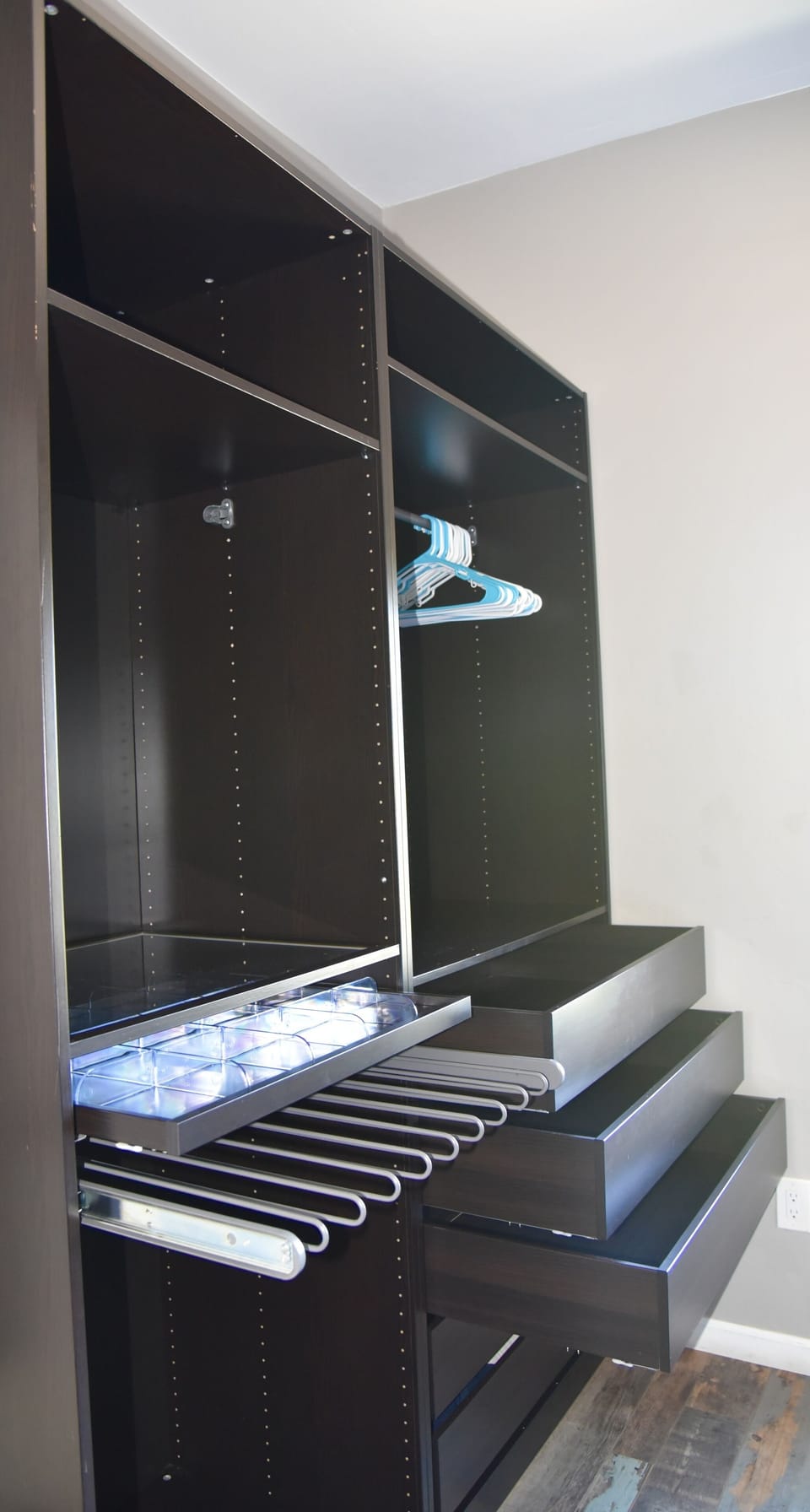 Wardrobe has tons of space