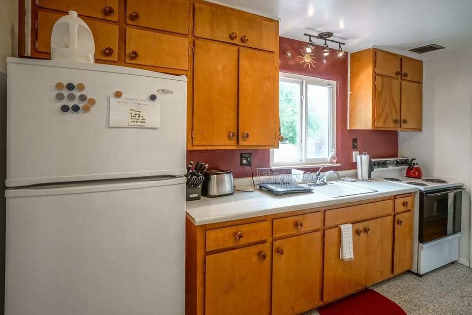 Equipped kitchen (no dishwasher)