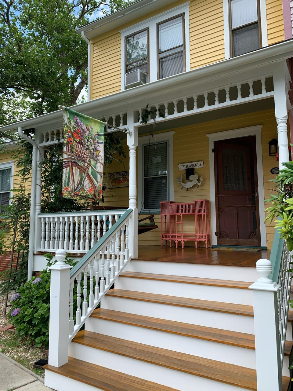 2020 freshly painted  to sunny yellow with coral /beach glass color accents