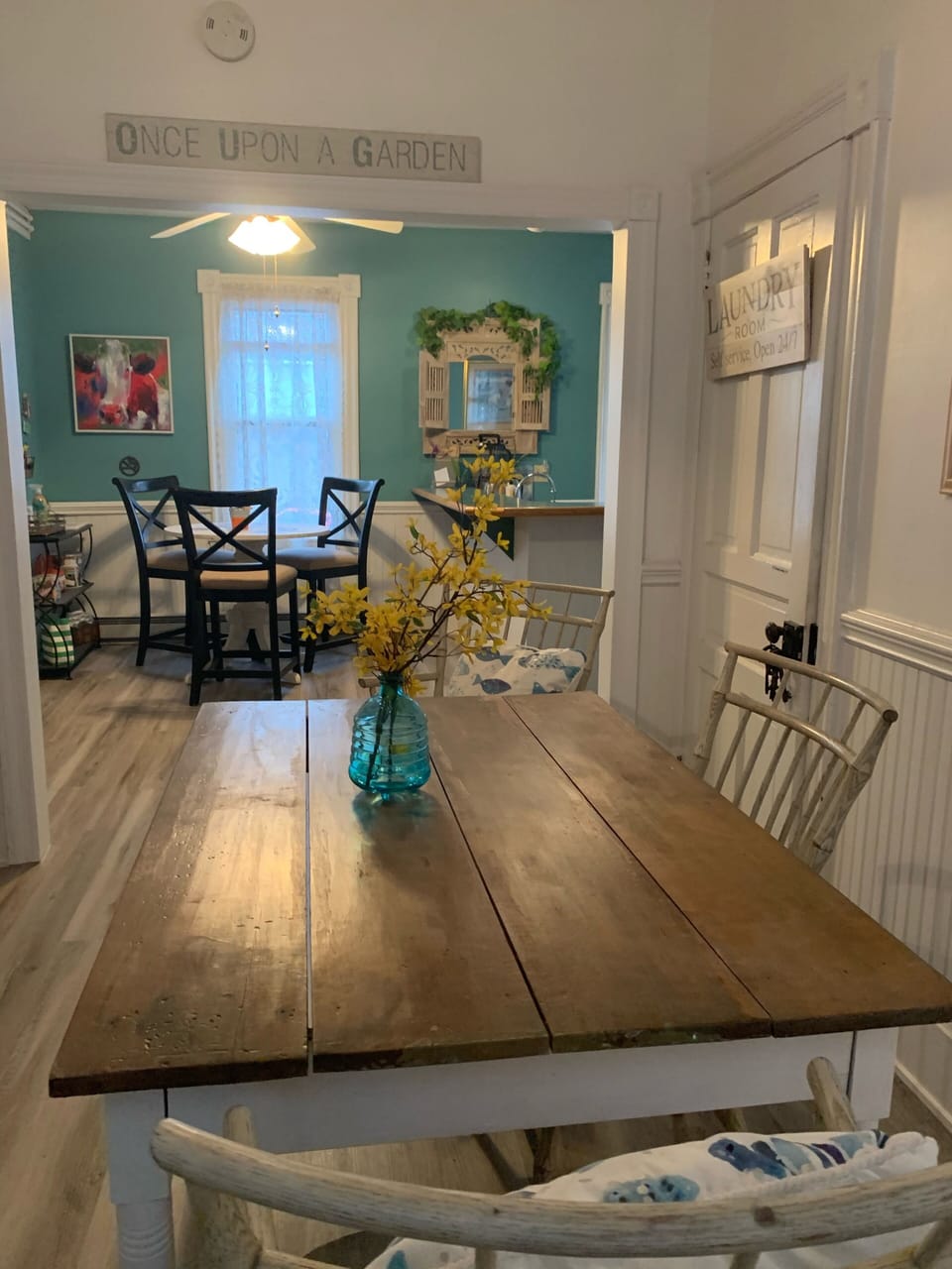 Large  L shaped kitchen 