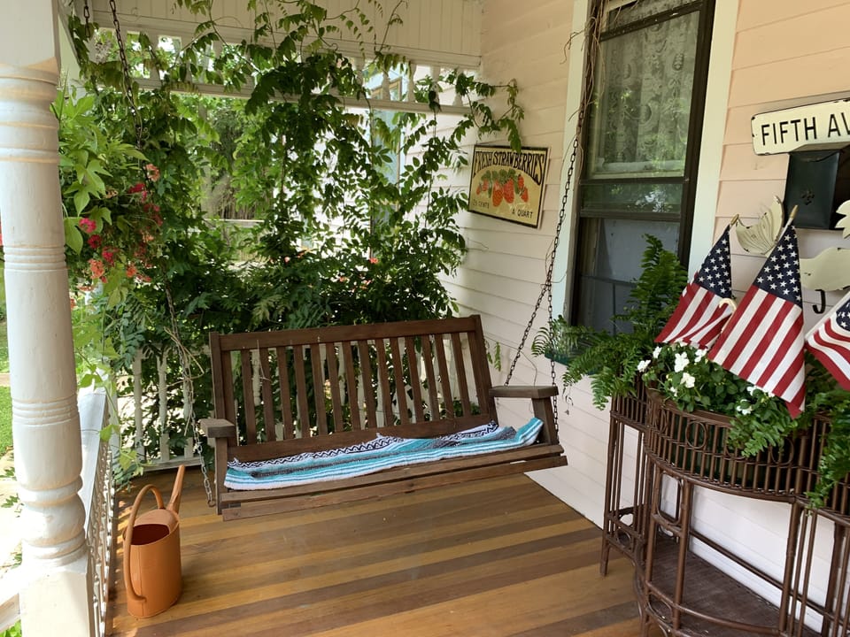 2 Side porches with swings 