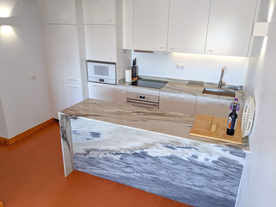 fully equipped kitchen: e.g. dishwasher, 2-doors fridge, 3 coffee machines, etc