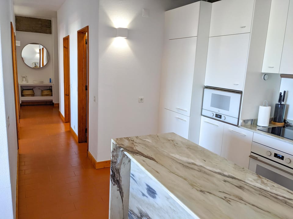 fully equipped kitchen: e.g. dishwasher, 2-doors fridge, 3 coffee machines, etc