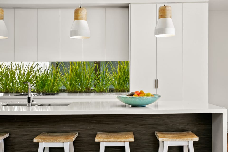 Kitchen with breakfast island