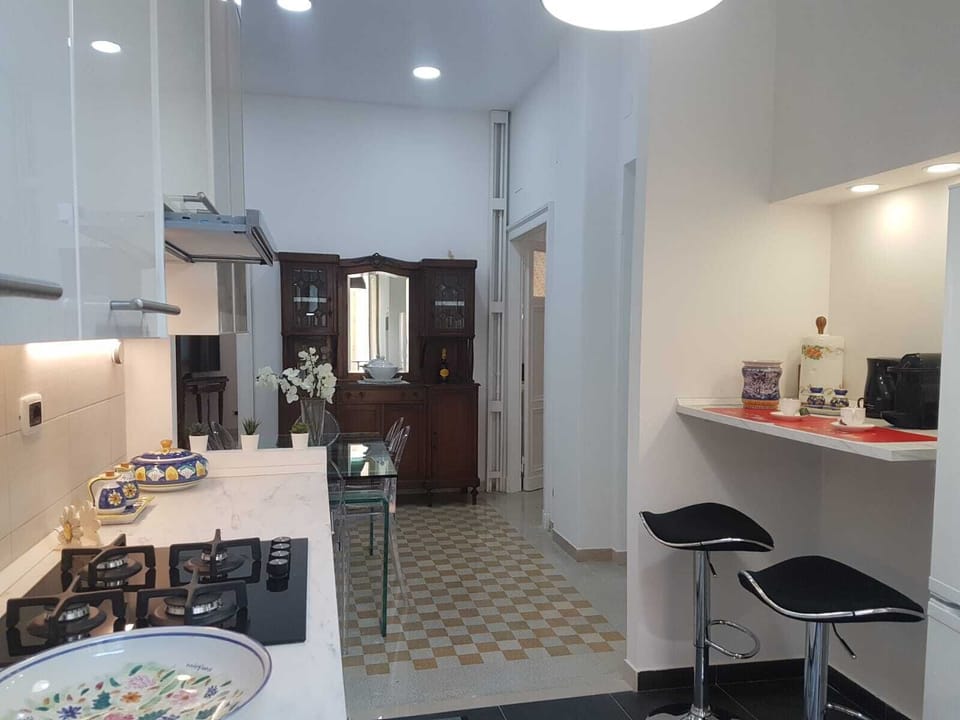 kitchen / coffee/bar  table / open space Living