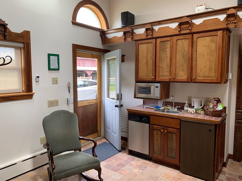 Front Door and Kitchenette, microwave, dishwasher, refrigerator, kettle, dishes