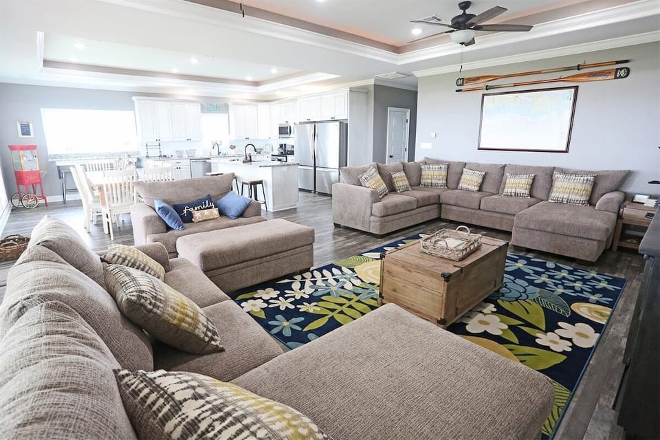 Open concept, great for a hangout for group!