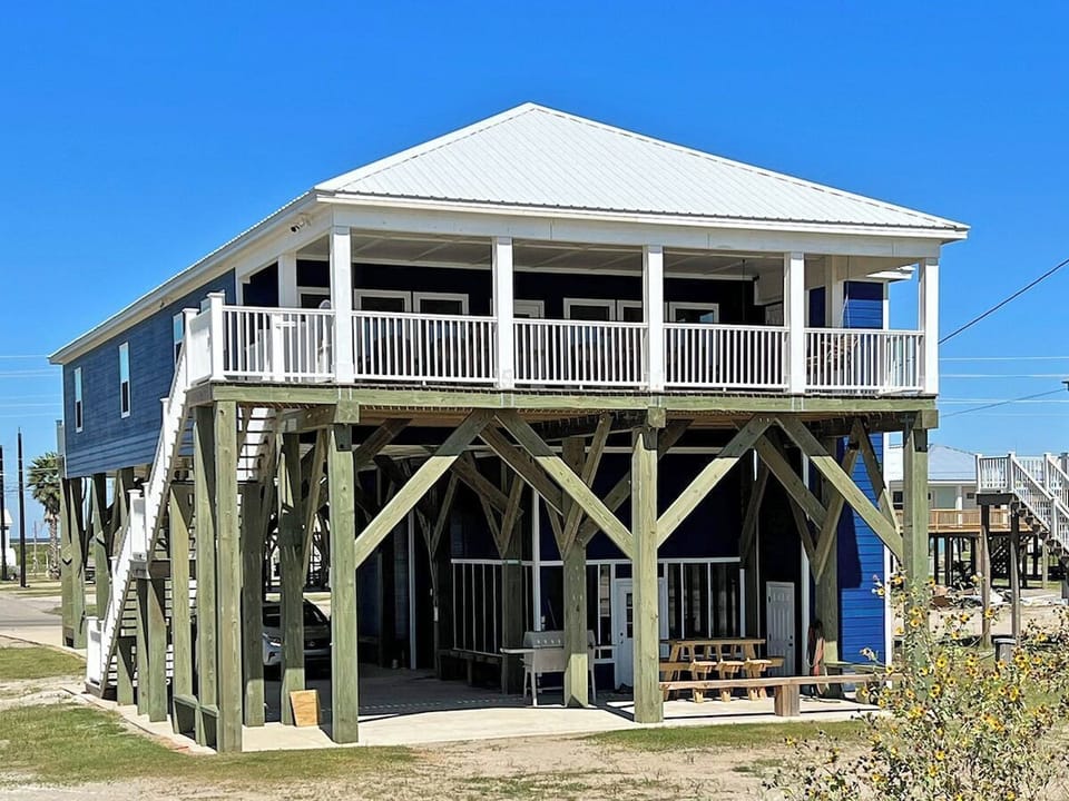 Porch facing the beach
