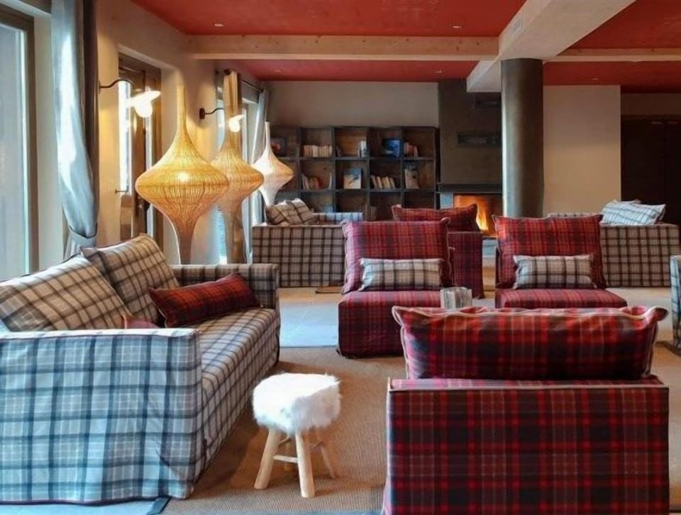 The welcoming lobby provides a lounge area for guests to relax.